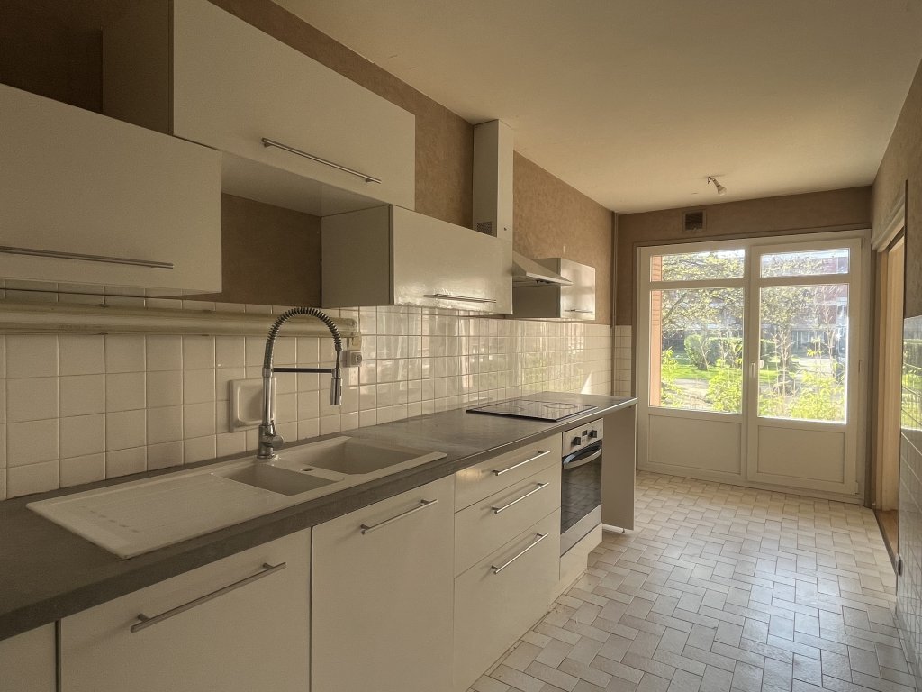 APPARTEMENT T4 A LOUER - CHAMBERY - 97.09 m2 - 1 293 &euro; charges comprises par mois