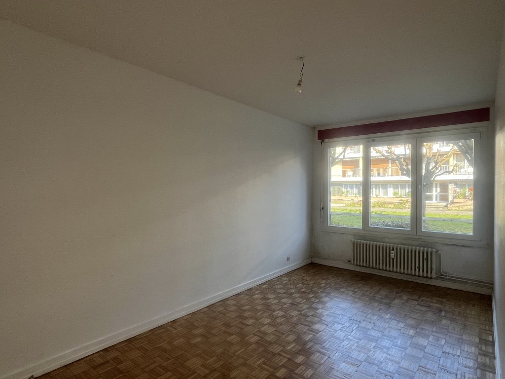 APPARTEMENT T4 A LOUER - CHAMBERY - 97.09 m2 - 1 293 &euro; charges comprises par mois